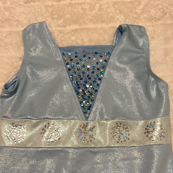 No size. I think it’s 5-6x sparkles blue ballerina outfit for gymnastics - Picture 2 of 4